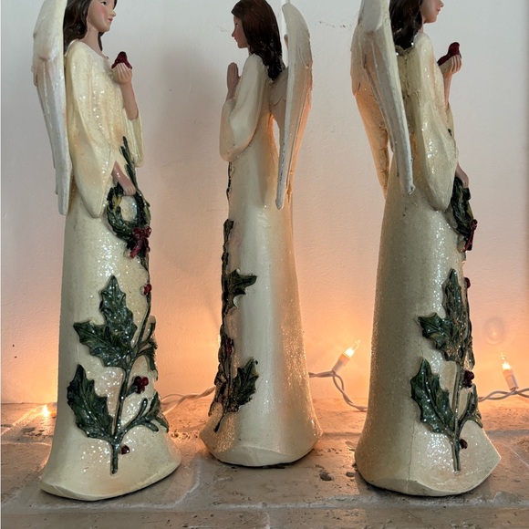 LOT of 3 Cream Angel Figurines with Holly Details - Picture 11 of 14